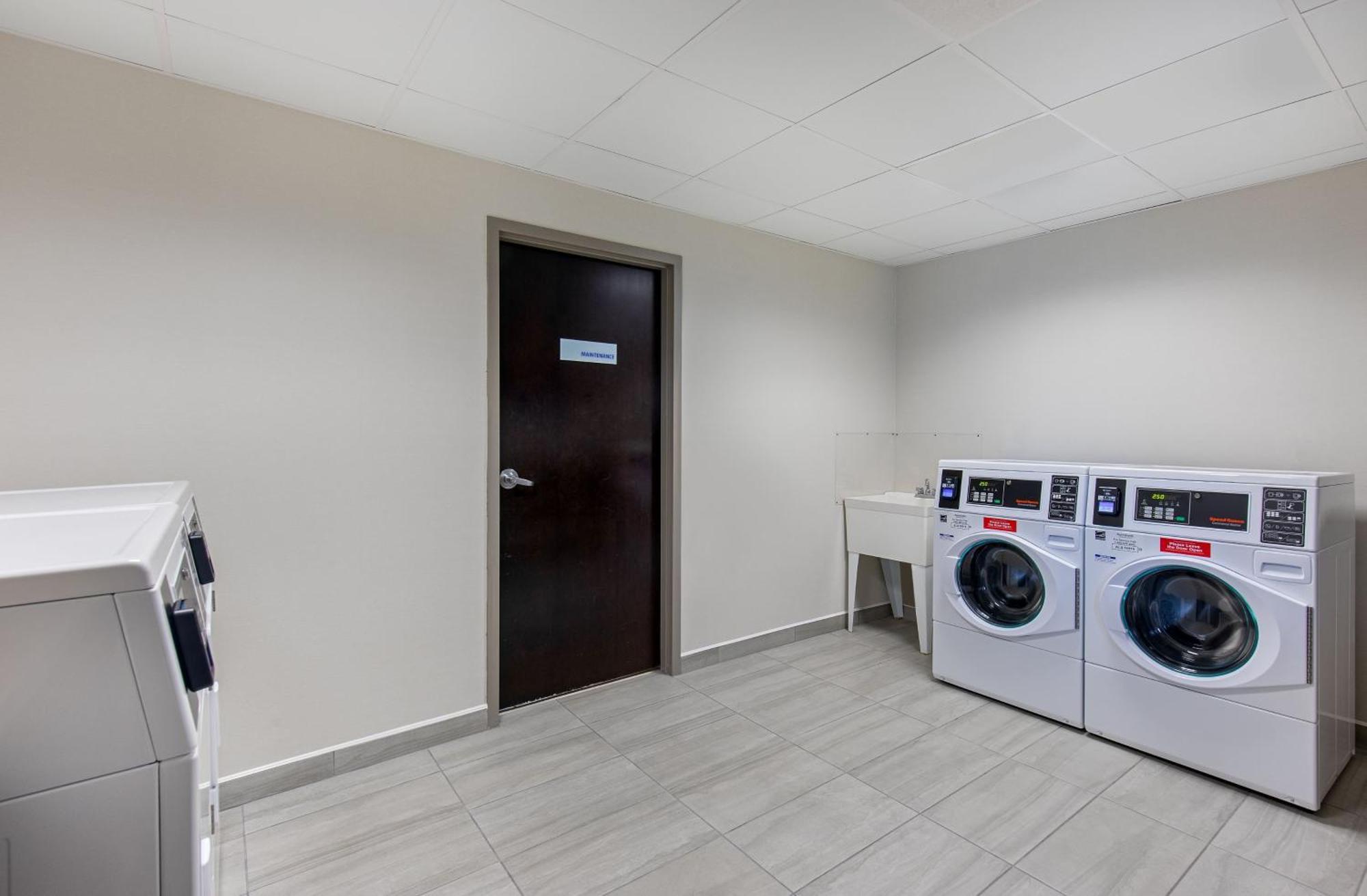Holiday Inn Express & Suites - Cleveland Northwest By Ihg Extérieur photo