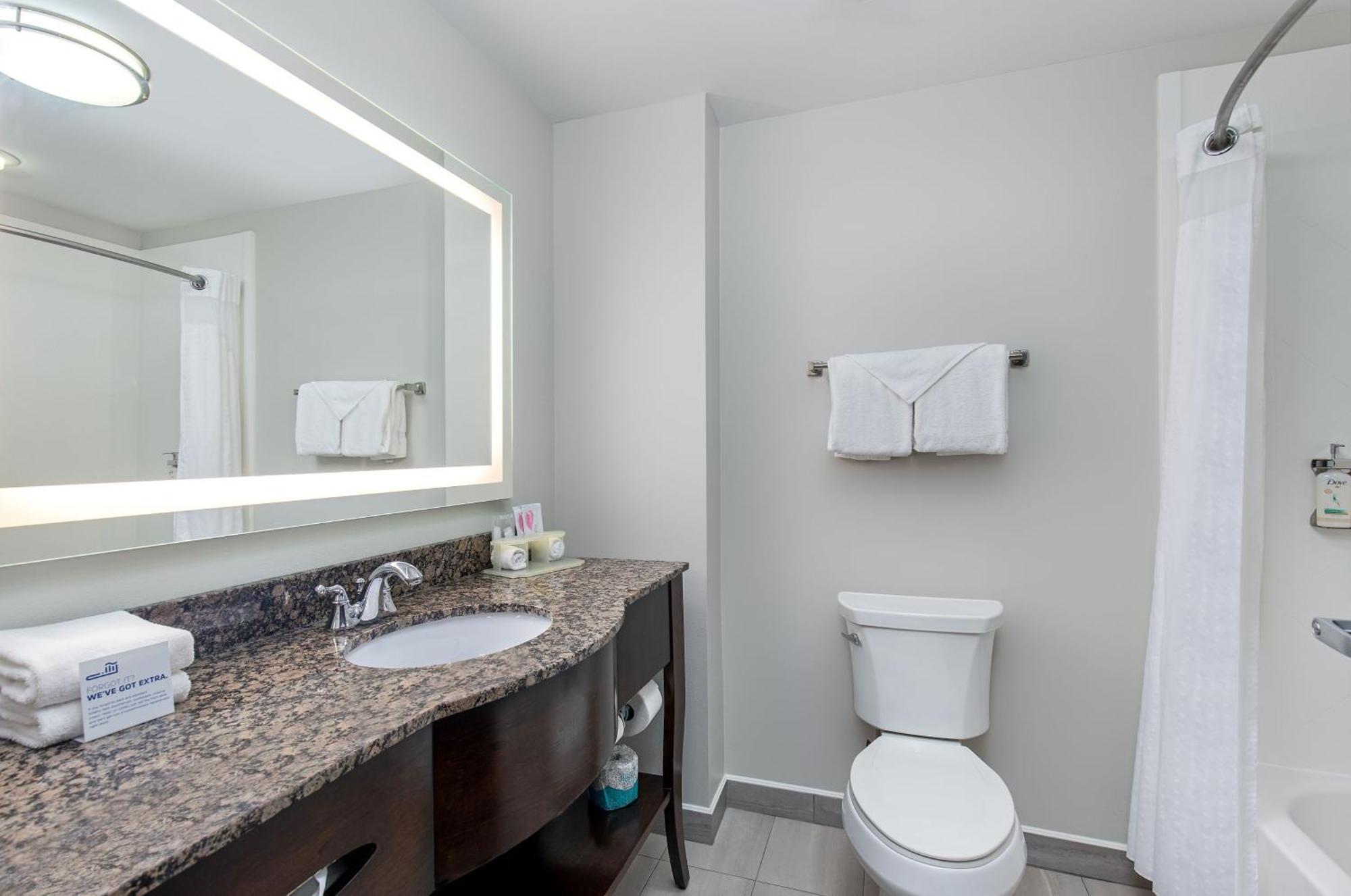 Holiday Inn Express & Suites - Cleveland Northwest By Ihg Extérieur photo