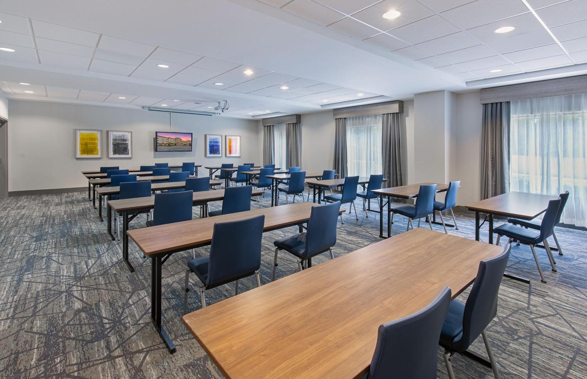 Holiday Inn Express & Suites - Cleveland Northwest By Ihg Extérieur photo