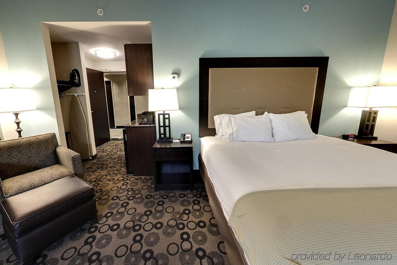 Holiday Inn Express & Suites - Cleveland Northwest By Ihg Extérieur photo