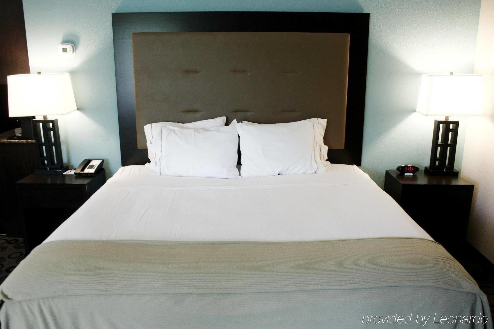 Holiday Inn Express & Suites - Cleveland Northwest By Ihg Extérieur photo