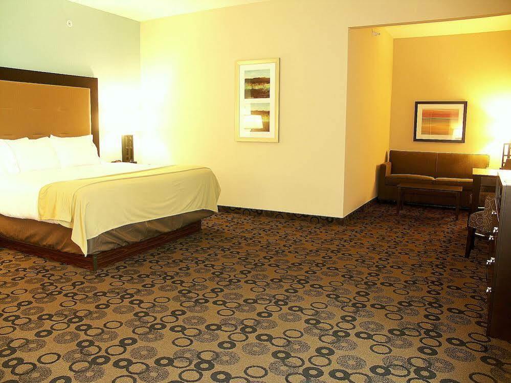 Holiday Inn Express & Suites - Cleveland Northwest By Ihg Extérieur photo