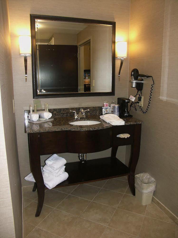 Holiday Inn Express & Suites - Cleveland Northwest By Ihg Extérieur photo