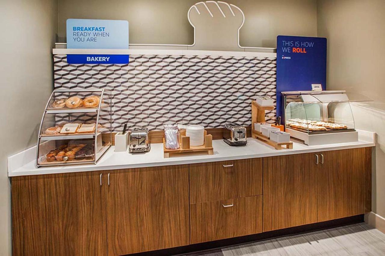 Holiday Inn Express & Suites - Cleveland Northwest By Ihg Extérieur photo