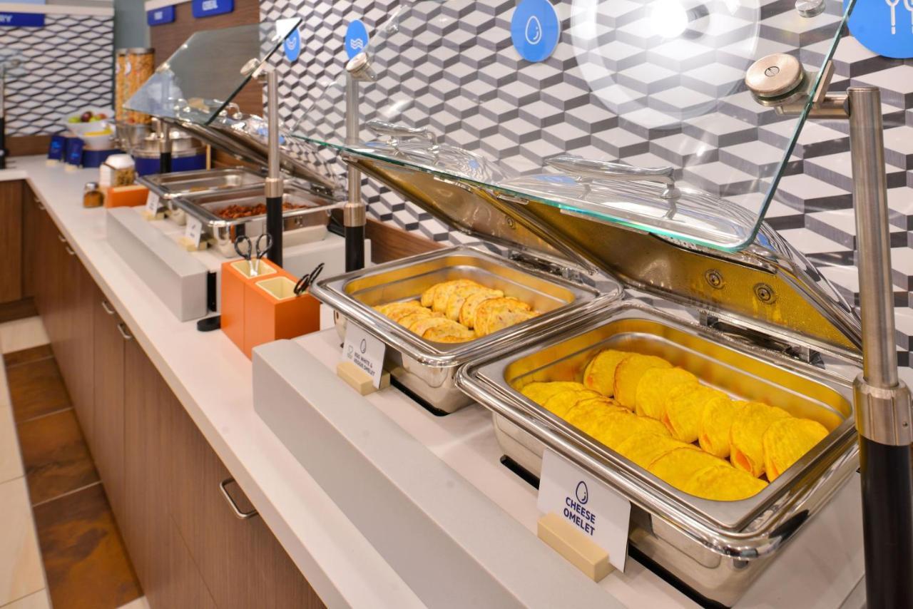 Holiday Inn Express & Suites - Cleveland Northwest By Ihg Extérieur photo