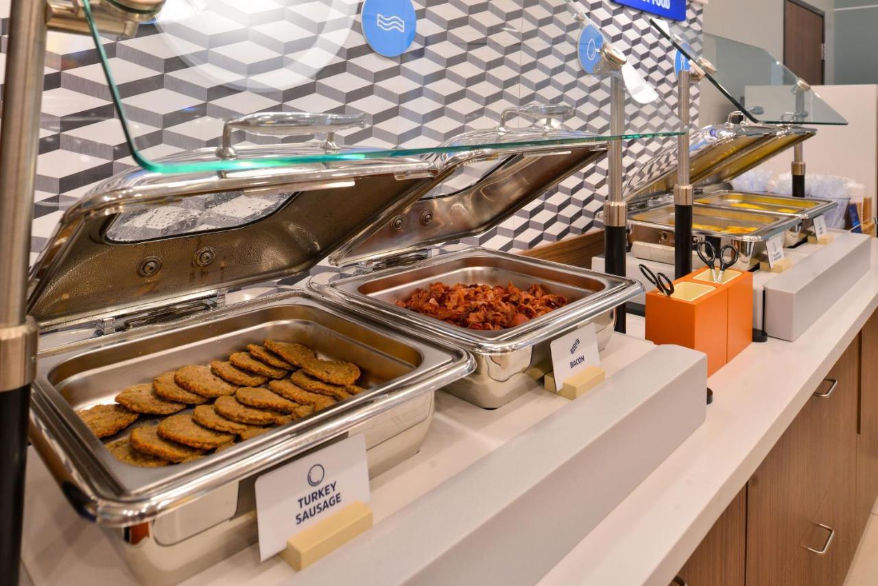 Holiday Inn Express & Suites - Cleveland Northwest By Ihg Extérieur photo